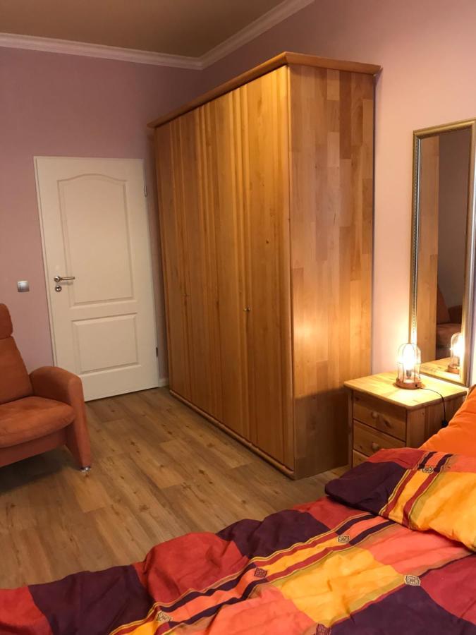 3 Mobiliert Nahe Zentrum/3 Furnished Near Center *