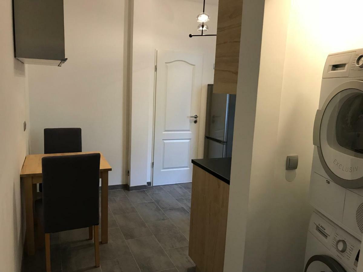 3 Mobiliert Nahe Zentrum/3 Furnished Near Center Apartment Nürnberg