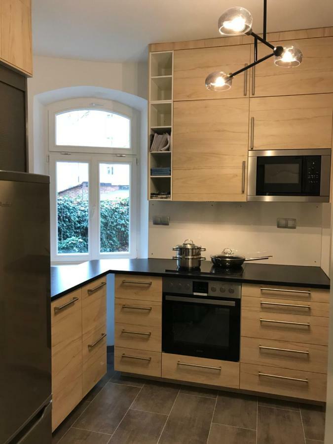 3 Mobiliert Nahe Zentrum/3 Furnished Near Center