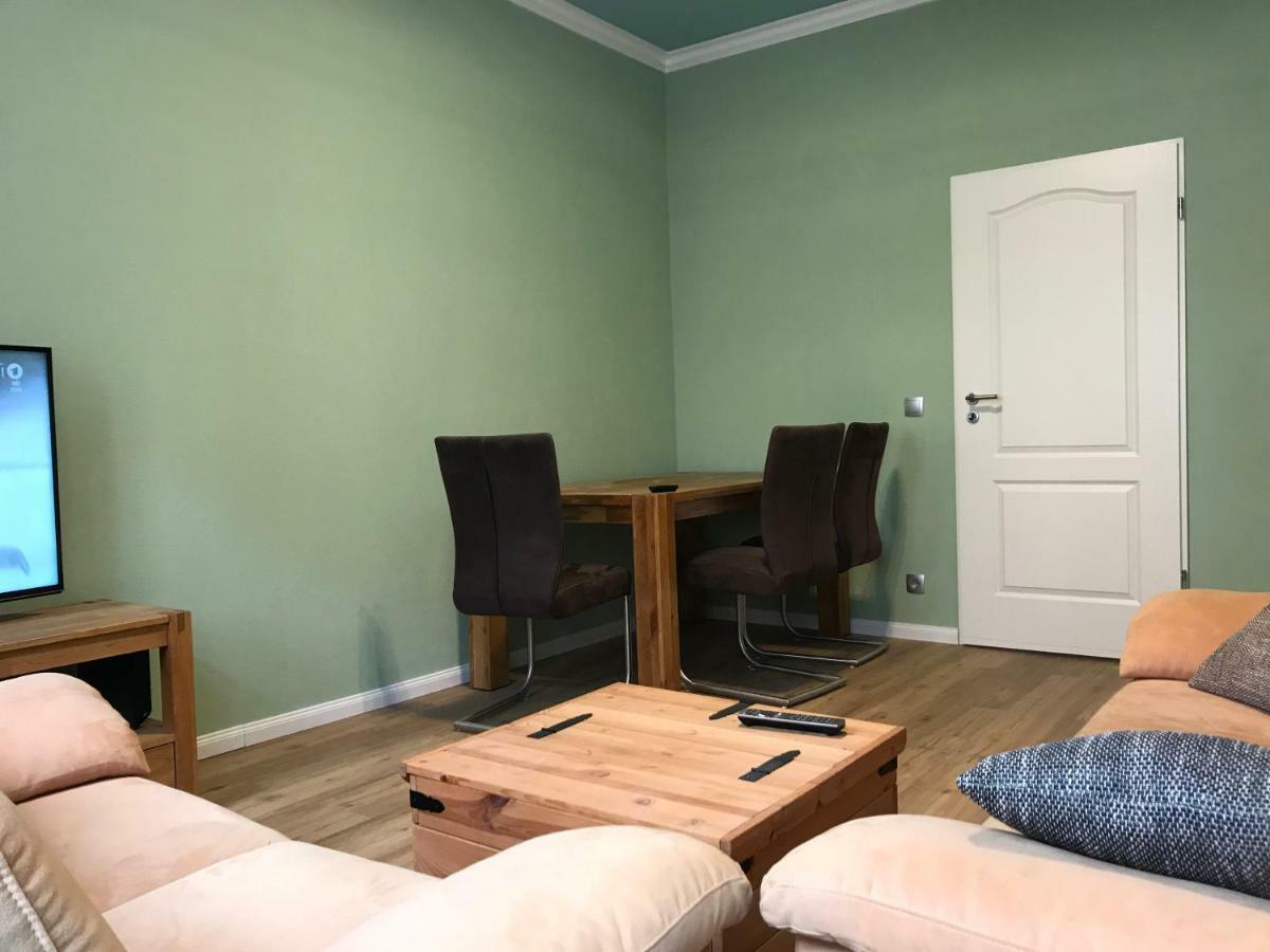 3 Mobiliert Nahe Zentrum/3 Furnished Near Center *